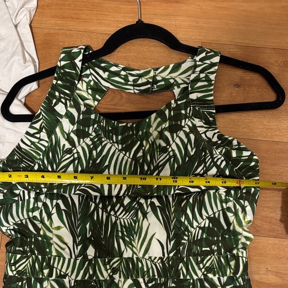Ricki's Revolution White Dress with Green Palm Print —>With POCKETS !!! - Picture 6 of 6